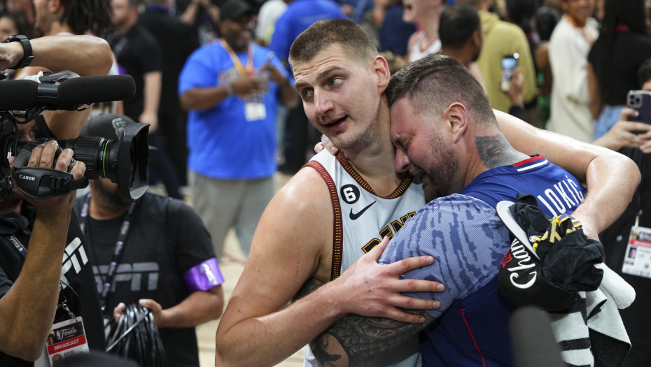 LEGENDARNI DŽORDAN MU GLEDA U LEĐA Po jednom parametru Jokić je najbolji u istoriji NBA lige