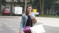 OVAKO IZGLEDA TRUDNA SANJA KUŽET Voditeljka uhvaćena sa nepoznatim muškarcem, nije dobila ni gram viška