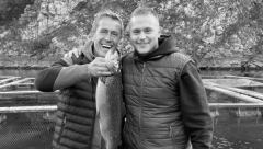 SINE MOJ, OVO JE POSLEDNJE ZBOGOM Sahranjen sin Enesa Begovića, pevač se kroz suze oprostio od naslednika