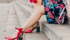 CRNE FLEKE NA UNUTRAŠNJOSTI SANDALA SU GROZNE Mi Imamo super trik koji će vam pomoći da ih se zauvek rešite