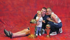 Žene iz senke: Evo čega su sve morale da se odreknu Đokovićeva i Jokićeva supruga