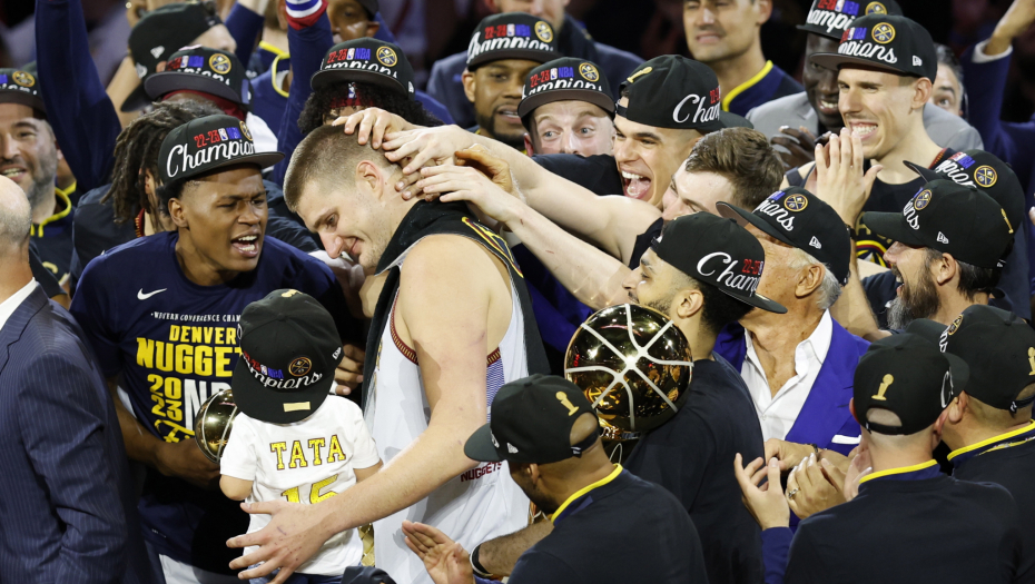 SKANDAL NA PROSLAVI U DENVERU Jokić molio Amerikance da ne rade to, supruga morala da zaštiti malu Ognjenu