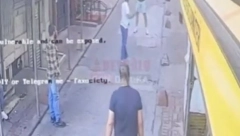 TURISTA UBIJEN U CENTRU ISTANBULA Uznemirujući snimak, hteli da mu otmu telefon, a onda mu zarili nož u srce