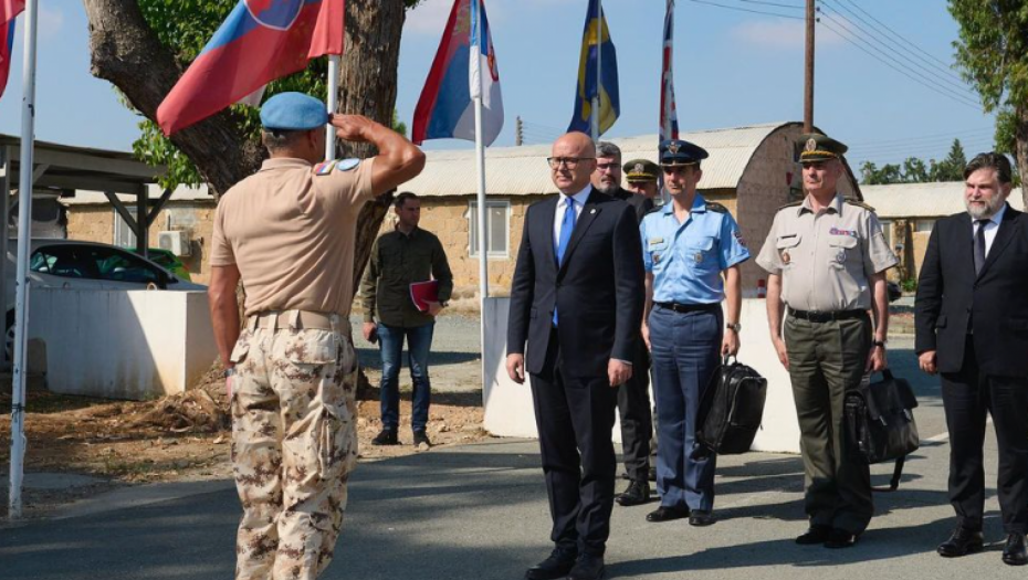 VUČEVIĆ POSETIO KONTINGENT VS U SEDIŠTU NA KIPRU Pripadnici Vojske Srbije profesionalno i časno obavljaju svoje zadatke (FOTO)