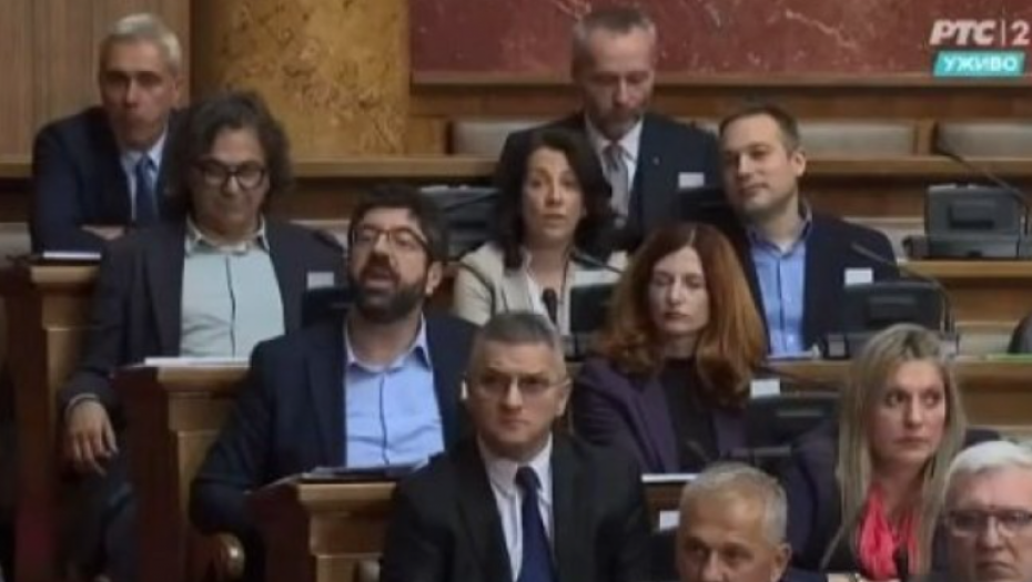 NISU SE UDOSTOJILI DA DOĐU NA SVOJE RADNO MESTO Sramno: Opozicija zahtevala diskusiju u Skupštini, a onda se nisu ni pojavili