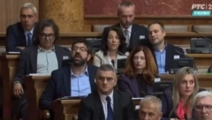 TRAŽILI SMENU GAŠIĆA, A SAD IZBEGAVAJU DA DOĐU NA RADNO MESTO Ko se od poslanika opozicije ni jutros nije pojavio u Skupštini?