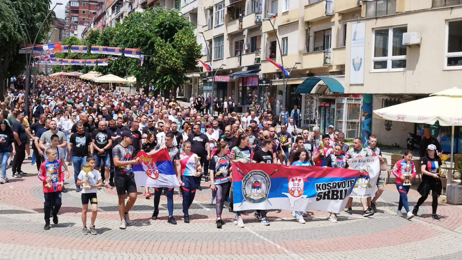 VRATITE NAM TRENERA! Mirna protestna šetnja Sportskog saveza KiM u znak podrške Milunu Milenkoviću (FOTO/VIDEO)