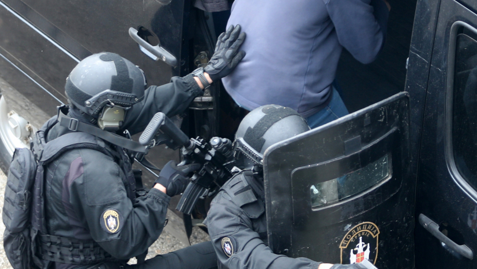 AKCIJA SRPSKE POLICIJE Na teritoriji centralne Srbije uhapsili do zuba naoružane Kurtijeve specijalce (VIDEO)