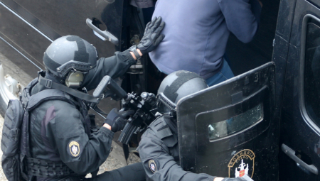 AKCIJA SRPSKE POLICIJE Na teritoriji centralne Srbije uhapsili do zuba naoružane Kurtijeve specijalce (VIDEO)