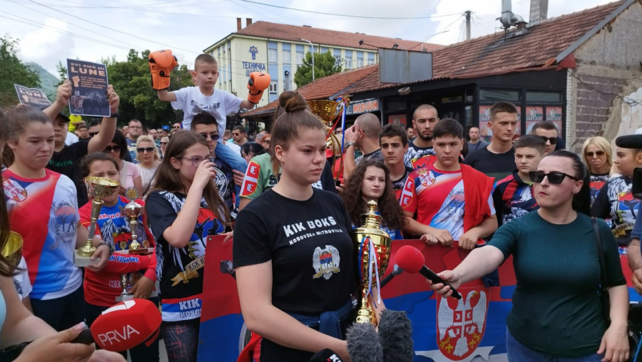 GLEDAO NAS JE KAO SVOJU DECU Snažna poruka članice Milunovog kik- boks kluba: Svi smo uz njega! (VIDEO)