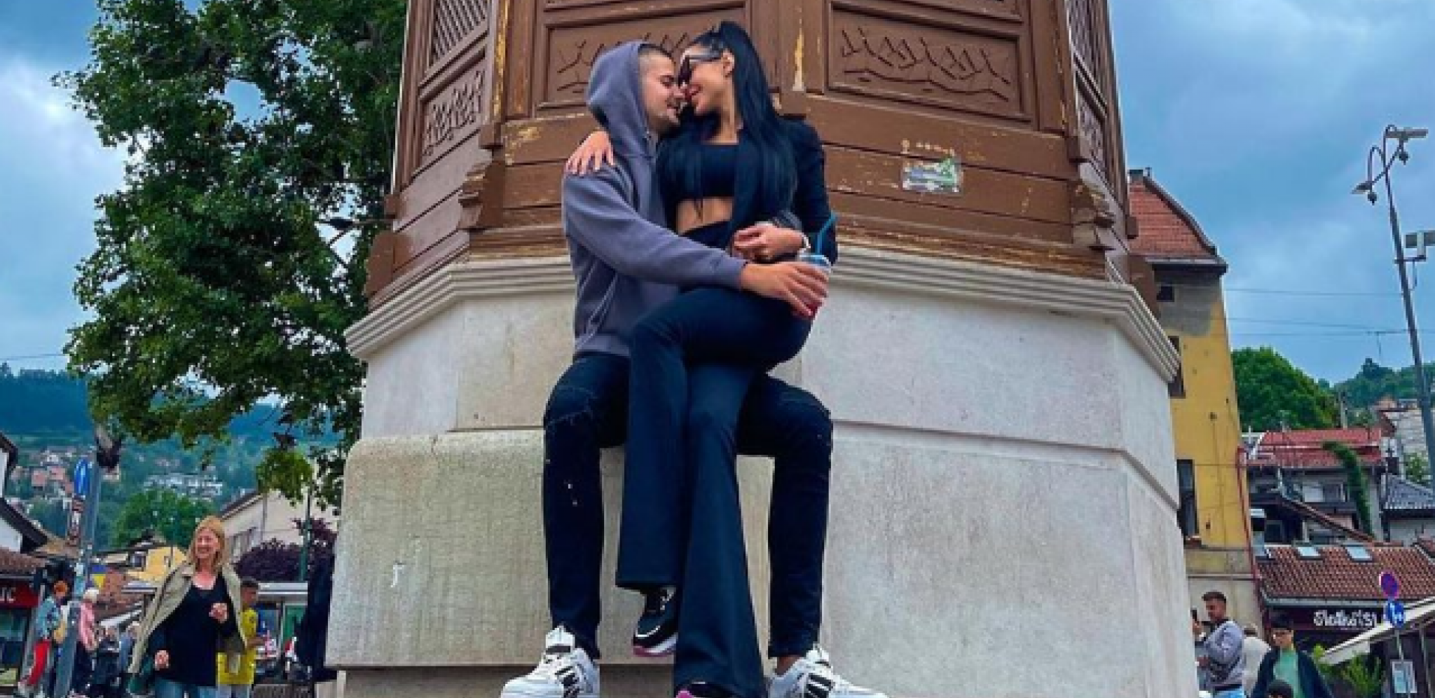 PROCURILI INTIMNI TRENUCI MAJE I BILALA IZ KREVETA! Čim su otvorili oči  bacili se u akciji, a onda sve osvanulo! (FOTO)