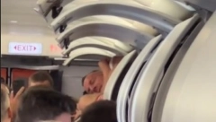 IZAŠAO U PROVOD, A PROBUDIO SE U AVIONU MEĐU KOFERIMA Urnebesan snimak se proširio mrežama - Da li je ovo moguće