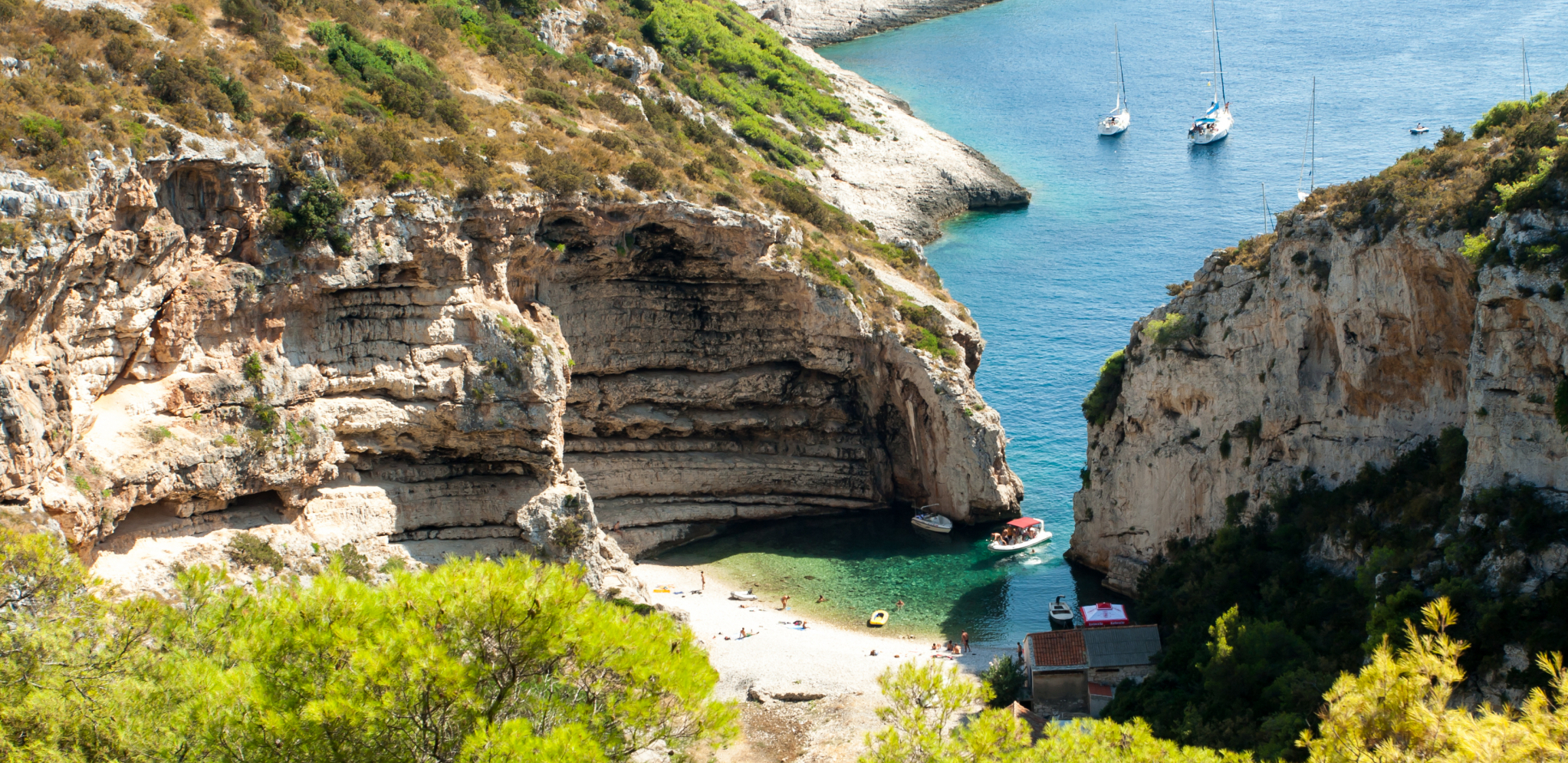 PRAZNE PLAŽE Hrvatima zbog skupoće propala sezona: Platiš apartman 2.200 evra da jedeš trešnje od 20!