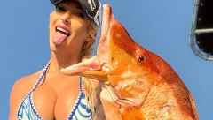 PLAVA SIRENA Nema straha kod bombastične Amerikanke, lovi i ribe koje izgledaju zastrašujuće