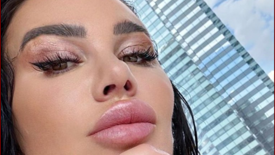 EKSPLODIRALA STANIJA Bikini sve otkrio, a donji deo umalo da skine sama, najvrelije starletino izdanje do sada (FOTO 18+)