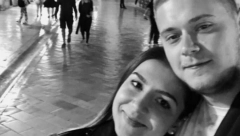 PORODILA SE SNAJKA ENESA BEGOVIĆA Žena pokojnog Armina na svet donela dečaka, pevač ne može da sakrije suze