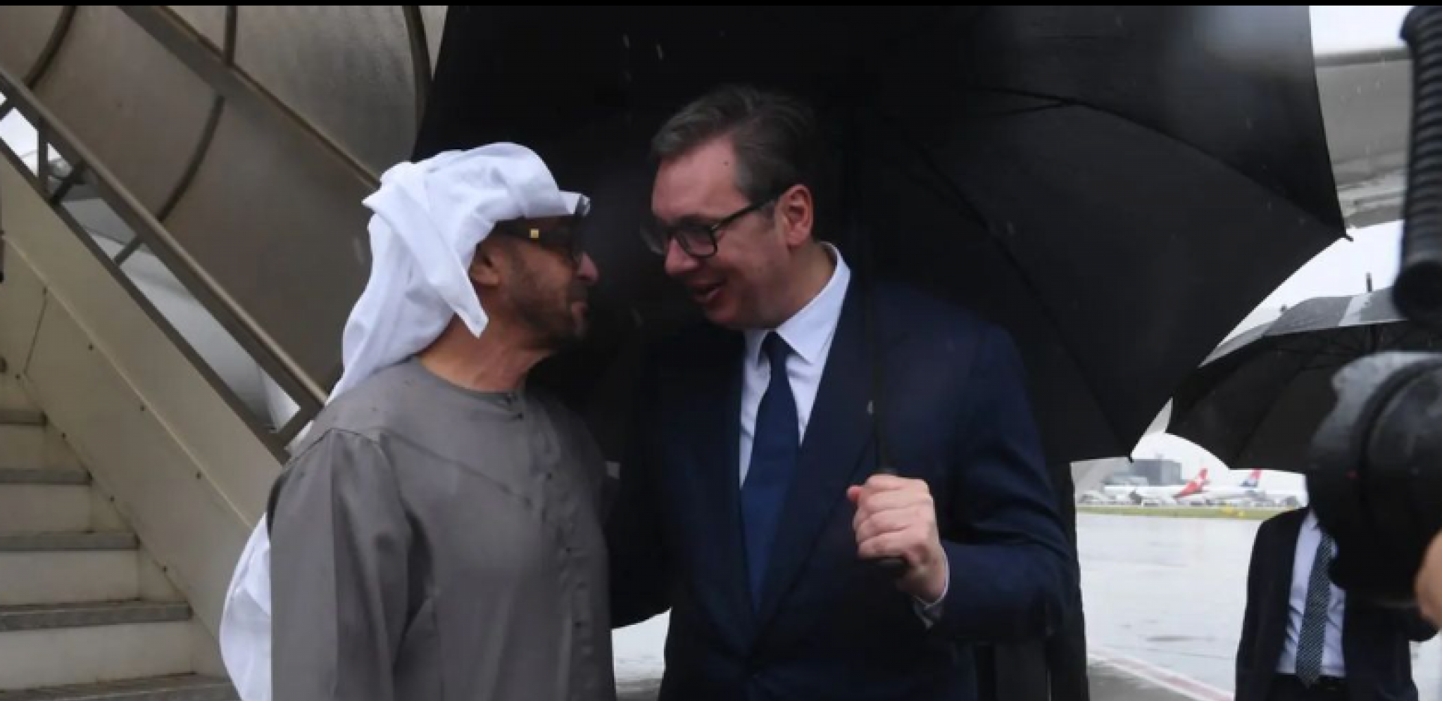 SNAŽNA PORUKA PREDSEDNIKA SRBIJE Vučić razgovarao sa Bin Zajedom o aktuelnim dešavanjima na Kosovu i Metohiji (FOTO)