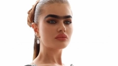 "NE MORAŠ DA SE UKLOPIŠ DA BI BIO KUL": Zbog obrva joj prete smrću, ali Sofija nastavlja da inspiriše ljude širom sveta