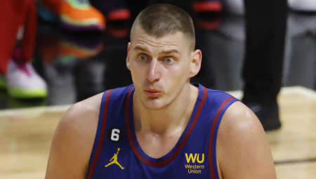 NE MOŽE DA VERUJE ŠTA VIDI Jokić šokirao NBA legendu: Ne pipne loptu celo leto i onda - EKSPLOZIJA