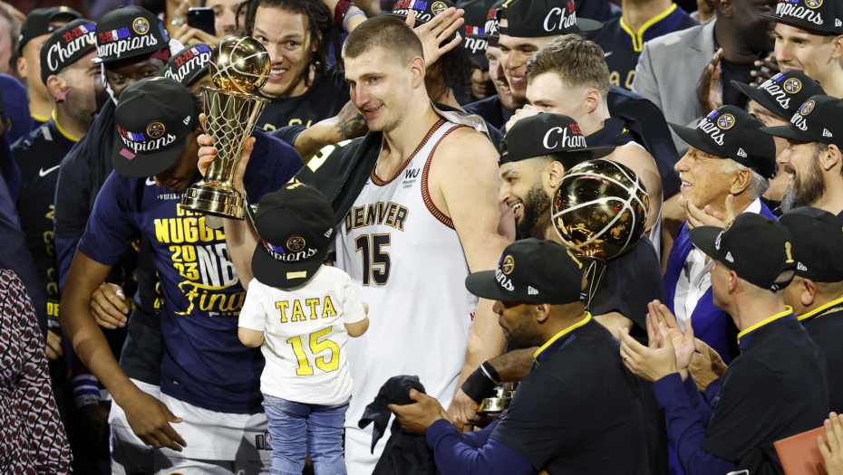 NBA LIGA SE JOŠ JEDNOM POKLONILA NIKOLI Jokić proglašen za najboljeg igrača prošle sezone