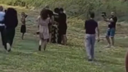 ŠTA SA OVIM ČOVEKOM NIJE U REDU Lažirao svoju smrt, pa se pojavio na sahrani, rodbina ostala u šoku