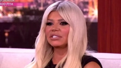 DARA BUBAMARA PIJANA NA NASTUPU? Teturala se i nekontrolisano bacakala po sceni, prisutni u neverici snimali! (FOTO)