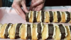KOLAČ SA MAKOM I DINJOM Uz ovu osvežavajuću kombinaciju idu i višnje, isprobajte recept obavezno!
