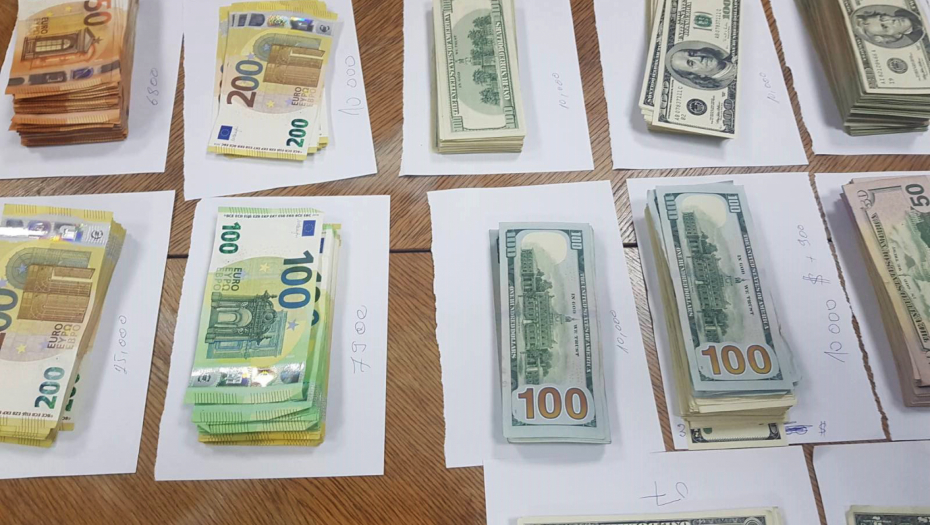 NEMAC I TURČIN UHAPŠENI NA KELEBIJI Policija tokom pretresa BMW-a pronašla novac i hartije od vrednosti od 15 MILIONA EVRA (FOTO)