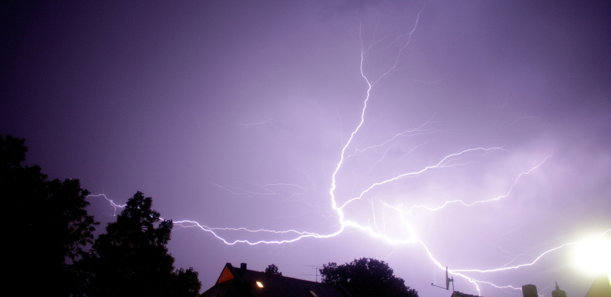 FOTOGRAFIJA GROMA KOD ARILJA LEDI KRV U ŽILAMA! pogledajte ovaj strašan prizor (FOTO)