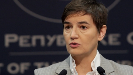 Brnabić: Naivno sam poverovala Miroslavu Aleksiću da se Zlatibor Lončar poznaje sa Vladimirom Kecmanovićem, izvinjavam se građanima