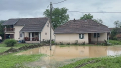 KRALJEVO NE PAMTI OVAKAV POTOP Pod vodom kuće, dvorišta i voćnjaci, sa svakom novom kišom strahuju za živote (FOTO)