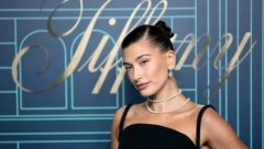 "Kako nemaš šta da obučeš, a imaš one patosnice od Golfa": Sreća, pa papreno košta, inače bi ovu bizar suknju gledali i na našim ulicama