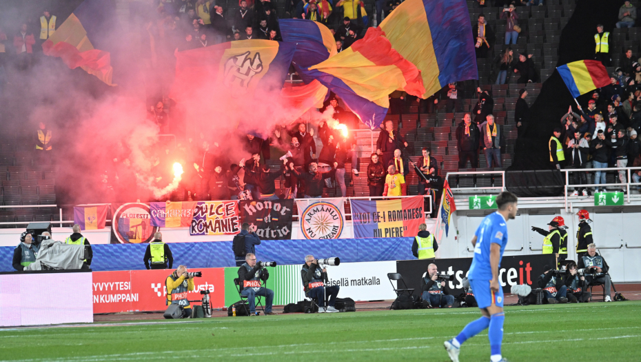RUMUNI ODUŠEVILI SRBE Navijači iz Rumunije krenuli na Kosovo, pa svratili u Beograd i ispred Hrama razvili moćnu poruku tzv. državi (FOTO)
