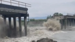 VODA ODNELA JOŠ JEDAN MOST Jeziv snimak pobesnele Morave u Mrčajevcima (FOTO/VIDEO)