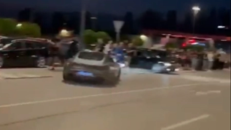 UZNEMIRUJUĆI SNIMAK SAOBRAĆAJNE NESREĆE U ZAGREBU Mercedesom pokosio ljude na parkingu! LJUDI GLEDALI KAKO DRUGI LETE U VAZDUH