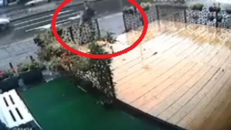 POBESNELI STOPER PRAVIO HAOS U CENTRU BEOGRADA Niko nije hteo da mu stane, strašno je šta sve radi