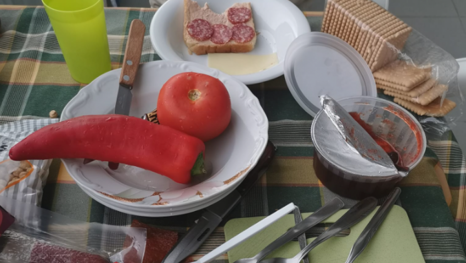 NA DRUŠTVENIM MREŽAMA IZBIO RAT Korisnici upali u burne rasprave oko odlaska na odmor i paradajz turizma