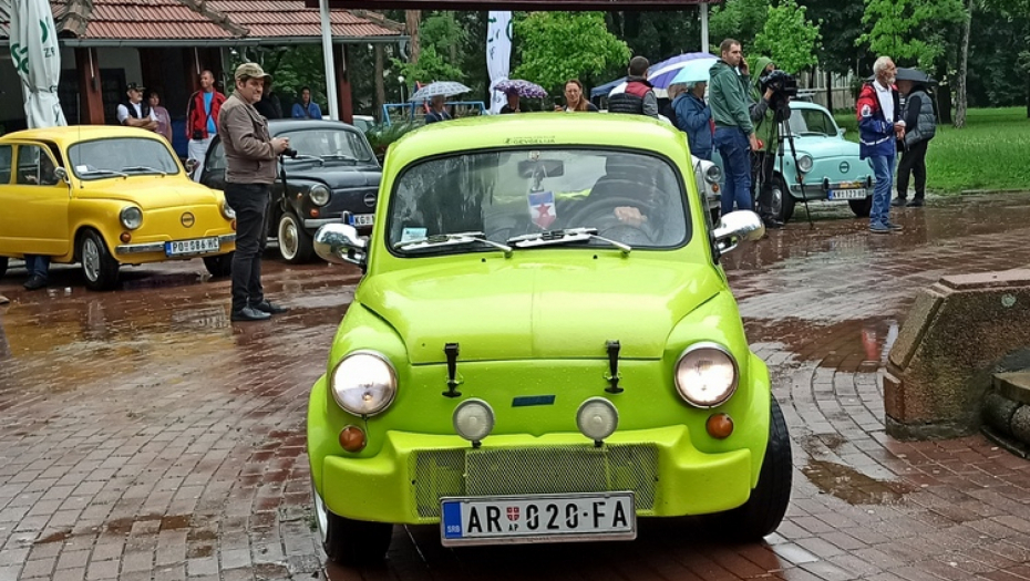 U KRAGUJEVCU ODRŽAN 19. FIĆA FEST Autu milenijuma ne smetaju poplave