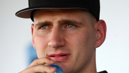 PUT ME ZOVE, MORAM POĆI Nikola Jokić se vraća za Ameriku, evo ko ga je ispratio na aerodromu (FOTO)