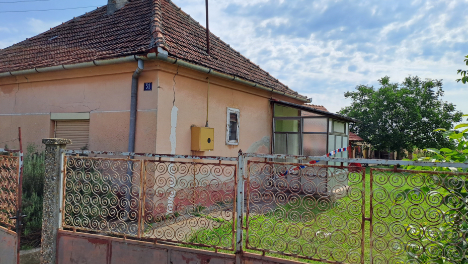 OVO JE KUĆA KOD NOVOG BEČEJA U KOJOJ SE DESILO UBISTVO Muškarac nožem zaklao suprugu! (FOTO)