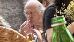 EKSKLUZIVNI ALO! PAPARAZZO Sokolović u restoranu krka i cirka kao da sutra ne postoji, Zijah udara po pivu i holesterolu