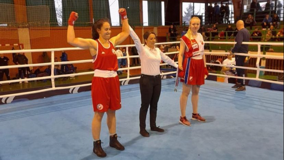 SRBIJA OVO NE PAMTI Titula i bokserkama Zvezde