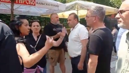 Pogledajte kako je narod najurio Aleksića i Ćutu iz Zvečana (VIDEO)