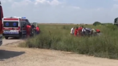 VATROGASCI SEKU SMRSKANO VOZILO DA IZVUKU POVREĐENE Voz naleteo na automobil kod Ade (VIDEO)