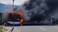 JEZIV PRIZOR KOD SMEDEREVA Buknuo autobus, vatra progutala celo vozilo (FOTO)