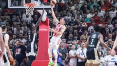 OVAKO SE PONAŠAJU SPORTISTI Igrači Zvezde ispratili košarkaše Partizana do tunela (VIDEO)