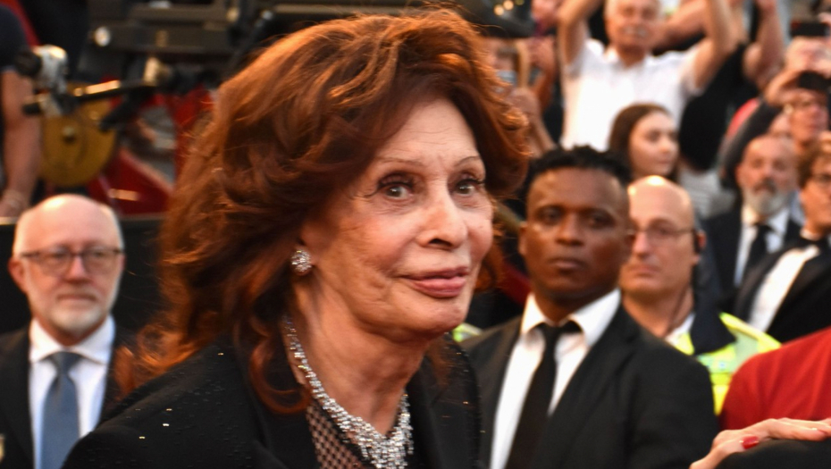 BILA JE PODVRGNUTA HITNOJ OPERACIJI Evo u kakvom je stanju Sofija Loren nakon pada i kakve povrede je zadobila