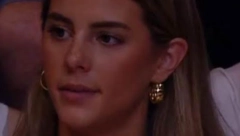 CEO "PIONIR" GLEDA U NJU Atraktivna odbojkašica došla da podrži Zvezdinog košarkaša