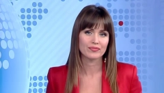 PRVI PUT JE VIDIMO U VRELOM IZDANJU! Isplivale provokativne fotke voditeljke Dnevnika, pokazala gole noge i vitku figuru! (FOTO)