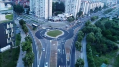 NOVOSAĐANKA ŠETALA SA TERMOMETROM U RUCI Svoju avanturu snimila, izmerila neverovatnu temperaturu (VIDEO)